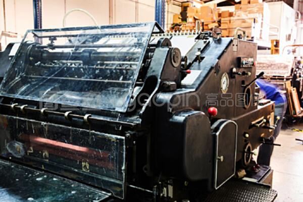 打印機(jī)平版印刷滾筒印刷.印刷廠的打印機(jī)平版印刷滾筒印刷機(jī)